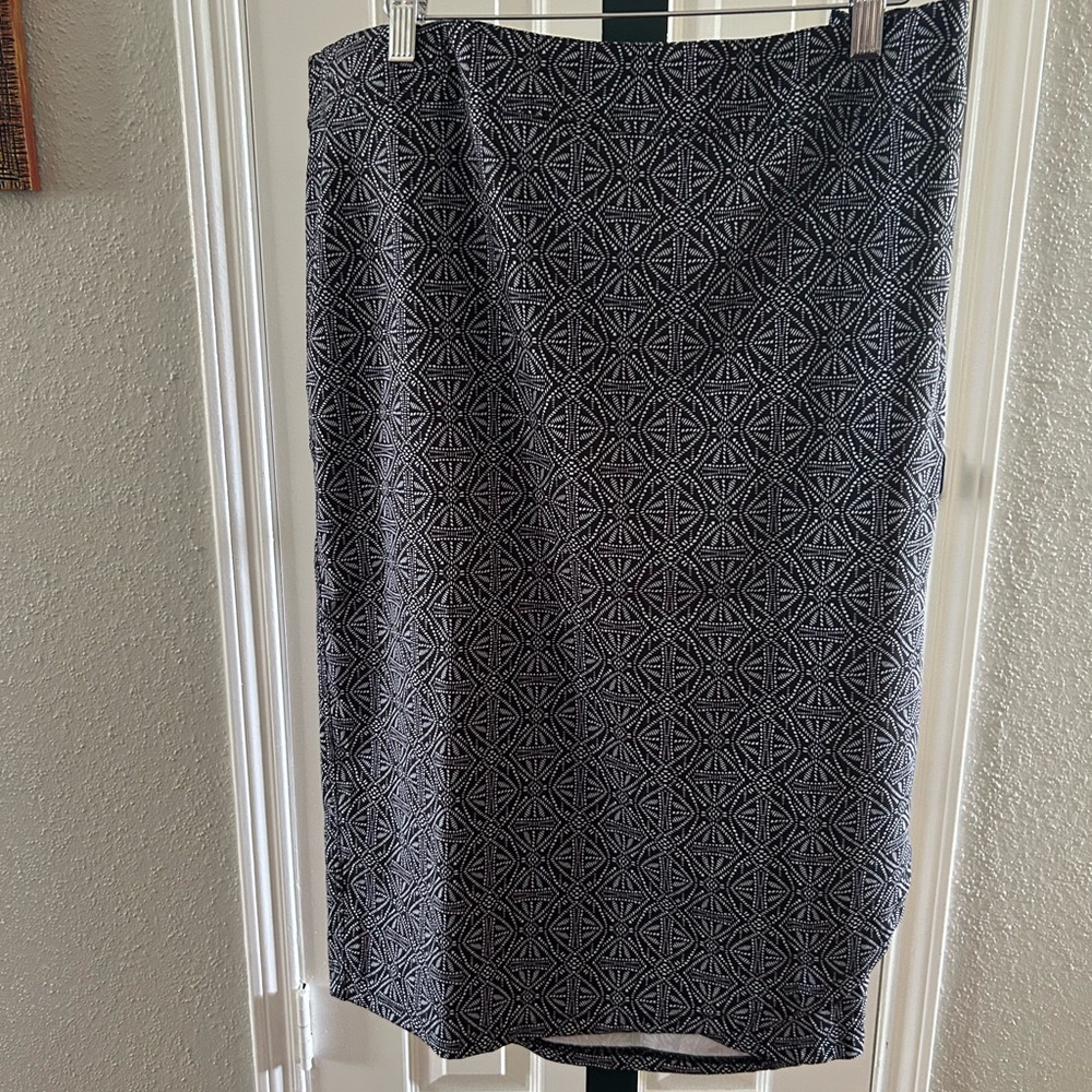 NWOT Geometric Black and White RipSkirt size XXL